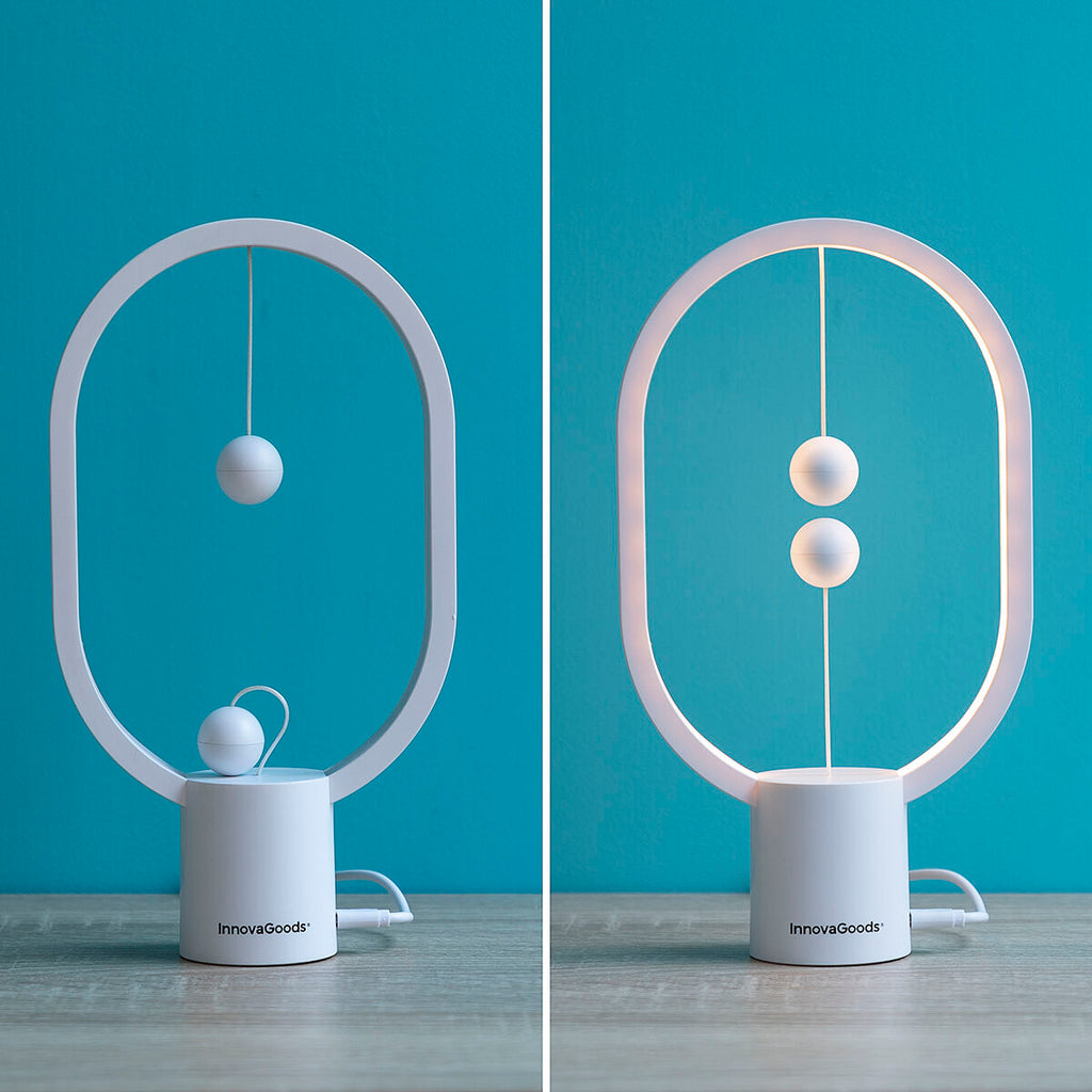 Comparison lifestyle image of the InnovaGoods Balance Lamp. Shows the lamp in a non-lit state and illuminated against a blue background, showcasing the magnetic spheres in action.